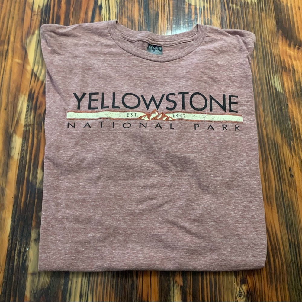 Yellowstone National Park coral colored XL shirt.